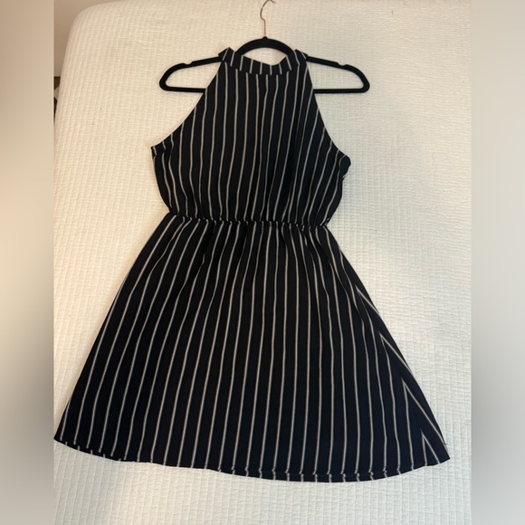 🖤🤍 NWOT Paper Crane Black & White Striped Halter Dress – Size Small - Picture 1 of 7
